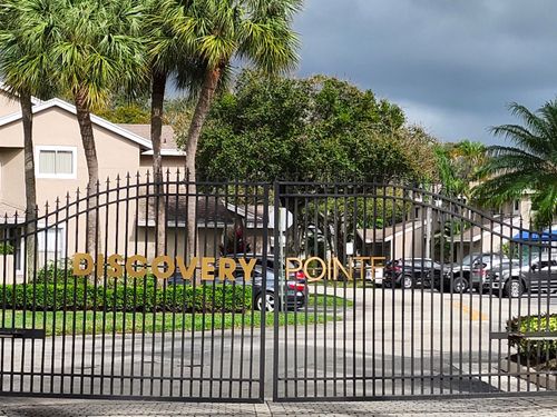 1919 Discovery Cir E, Deerfield Beach, FL, 33442-1023 | Card Image