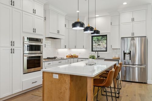 7-5742 Shady Oak Rd S, Minnetonka, MN, 55343-2804 | Card Image