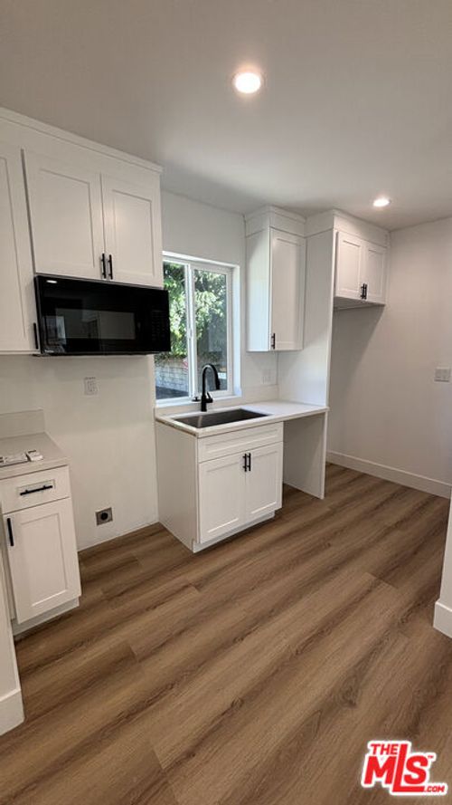 11-2437 Centinela Avenue, Santa Monica, CA, 90405 | Card Image