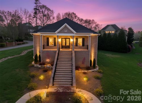 444 19th Avenue Cir Nw, Hickory, NC, 28601-1288 | Card Image