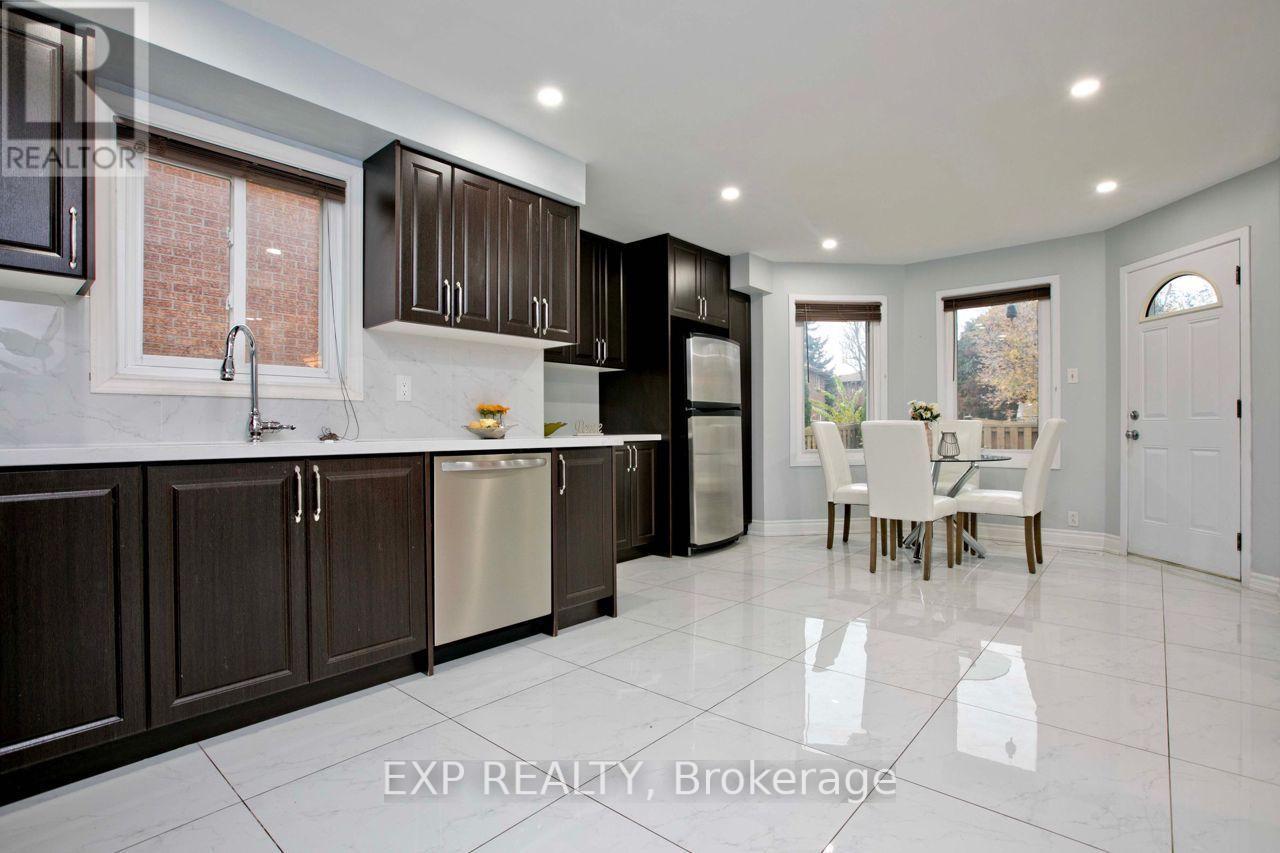 Residential Lease in Richmond Hill (Crosby) 4