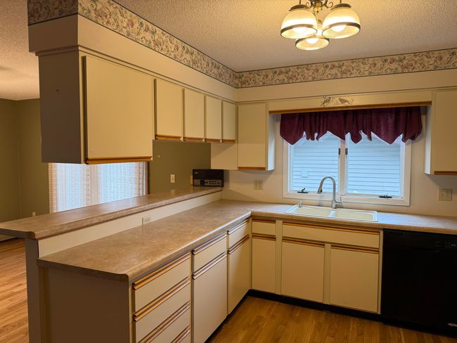 Kitchen | Image 12