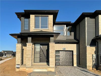 49 Saffron Way, Townhouse with 4 bedrooms, 2 bathrooms and 3 parking in Fonthill ON | Image 2