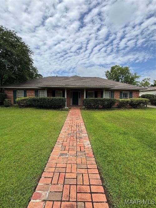 2200 Wentworth Dr, Montgomery, AL, 36106-3235 | Card Image