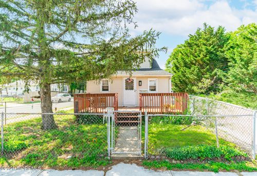 137 Seabreeze Way, Keansburg, NJ, 07734-1067 | Card Image
