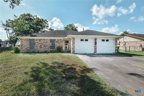803 Mclane St, Victoria, TX, 77904-1490 | Card Image