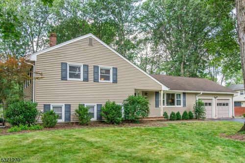 90 Greenbriar Dr, Berkeley Heights, NJ, 07922-1245 | Card Image