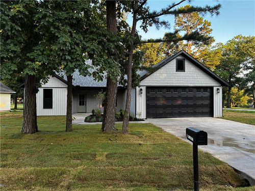 2 Hillcrest Dr, Holiday Island, AR, 72631-5211 | Card Image