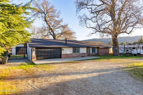 28050 Black Gold Way, Tehachapi, CA, 93561-8329 | Card Image