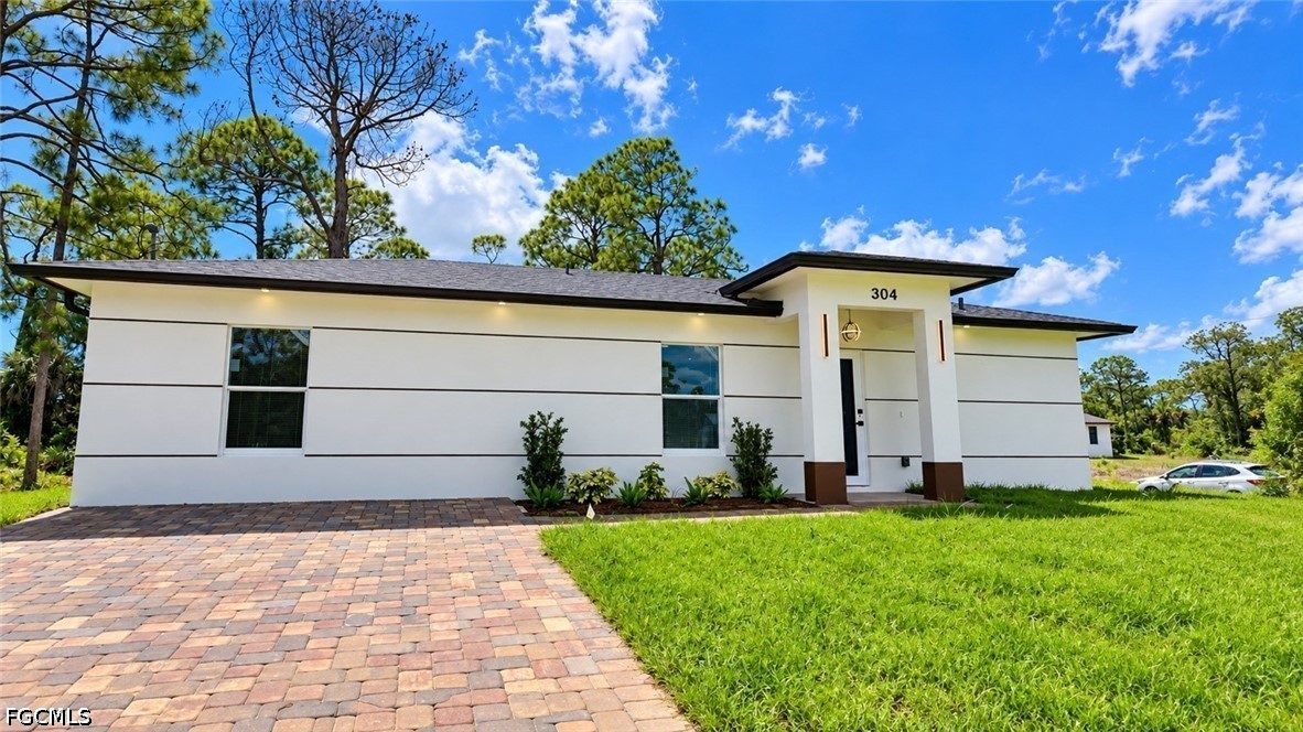Residential Lease in Lehigh Acres