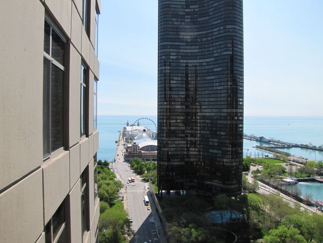 2406 - 530 N Lake Shore Drive, Condo with 1 bedrooms, 1 bathrooms and 1 parking in Chicago IL | Image 3