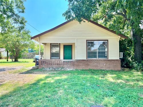 521 W Collins St, Denton, TX, 76201-7145 | Card Image