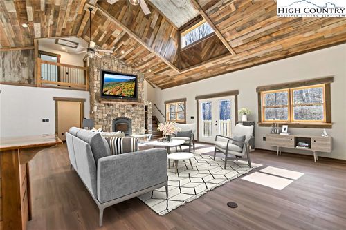 486 Hunter Lysik Way, Laurel Springs, NC, 28644-8820 | Card Image