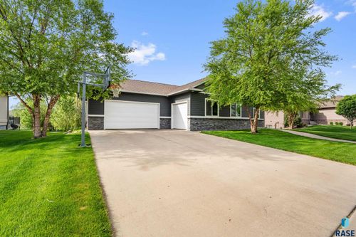 2805 W 95th St Street, Sioux Falls, SD, 57108 | Card Image