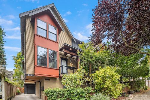 b-3635 Greenwood Ave N, Seattle, WA, 98103-8518 | Card Image
