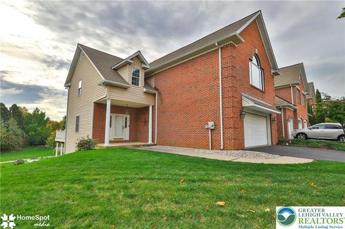 552 Parkside Ct, Allentown, PA, 18104-4609 | Card Image