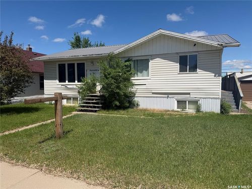 625 4th Street, Estevan, SK, S4A0V4 | Card Image