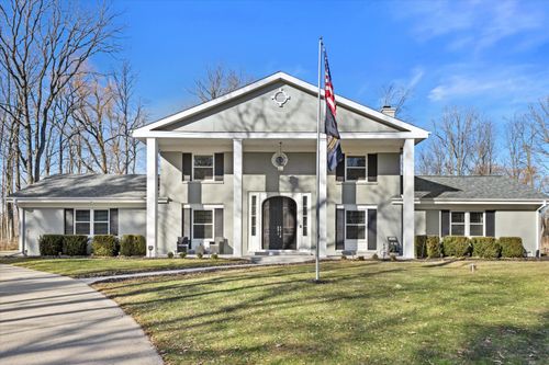 712 W Shady Ln, Mequon, WI, 53097-1744 | Card Image