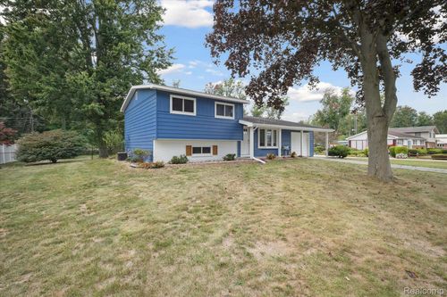 6185 Wildrose Ln, Burtchville, MI, 48059-4313 | Card Image