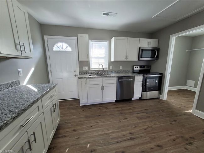 APT-6 - 800 Dodson Mill Rd, Home with 1 bedrooms, 1 bathrooms and null parking in Pilot Mountain NC | Image 6