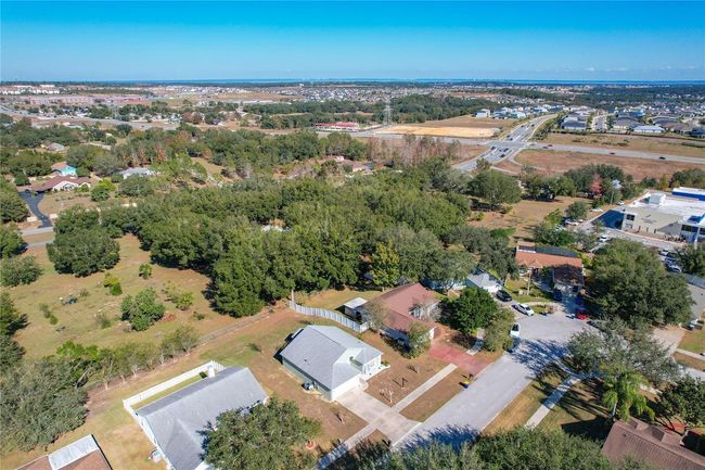 865 Scenic View Cir, House other with 3 bedrooms, 2 bathrooms and null parking in Minneola FL | Image 45