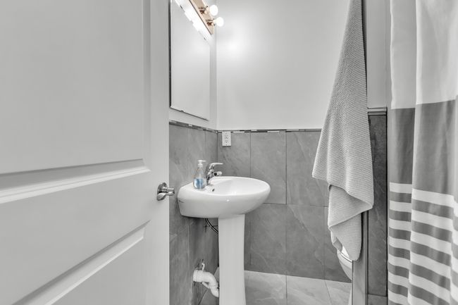 12033 261 St, House other with 4 bedrooms, 3 bathrooms and 8 parking in Maple Ridge BC | Image 16