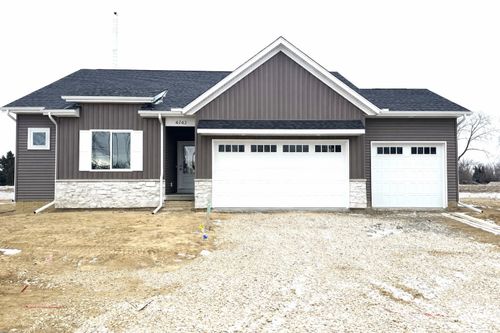 4743 Willow Cir, Davenport, IA, 52806 | Card Image