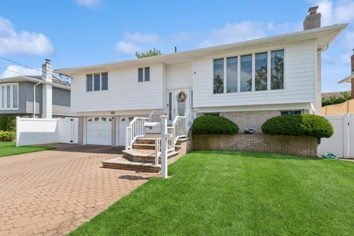 159 Harris Dr, Oceanside, NY, 11572-5712 | Card Image