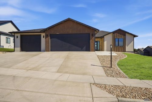 3522 Taylor Made Dr, Rapid City, SD, 57703-4512 | Card Image