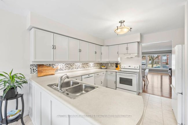984 Ambleside Cres, House other with 5 bedrooms, 3 bathrooms and 2 parking in Kingston ON | Image 8