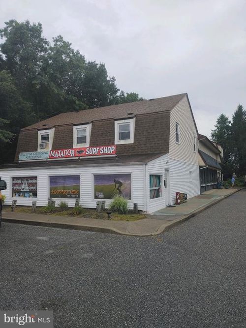 325 Route 72 E, MANAHAWKIN, NJ, 08050-3590 | Card Image