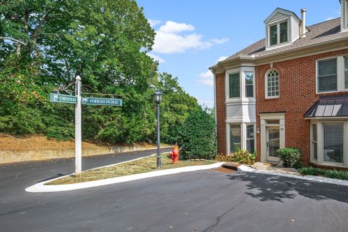 126 Forest Place Cir, Nashville, TN, 37215-3251 | Card Image