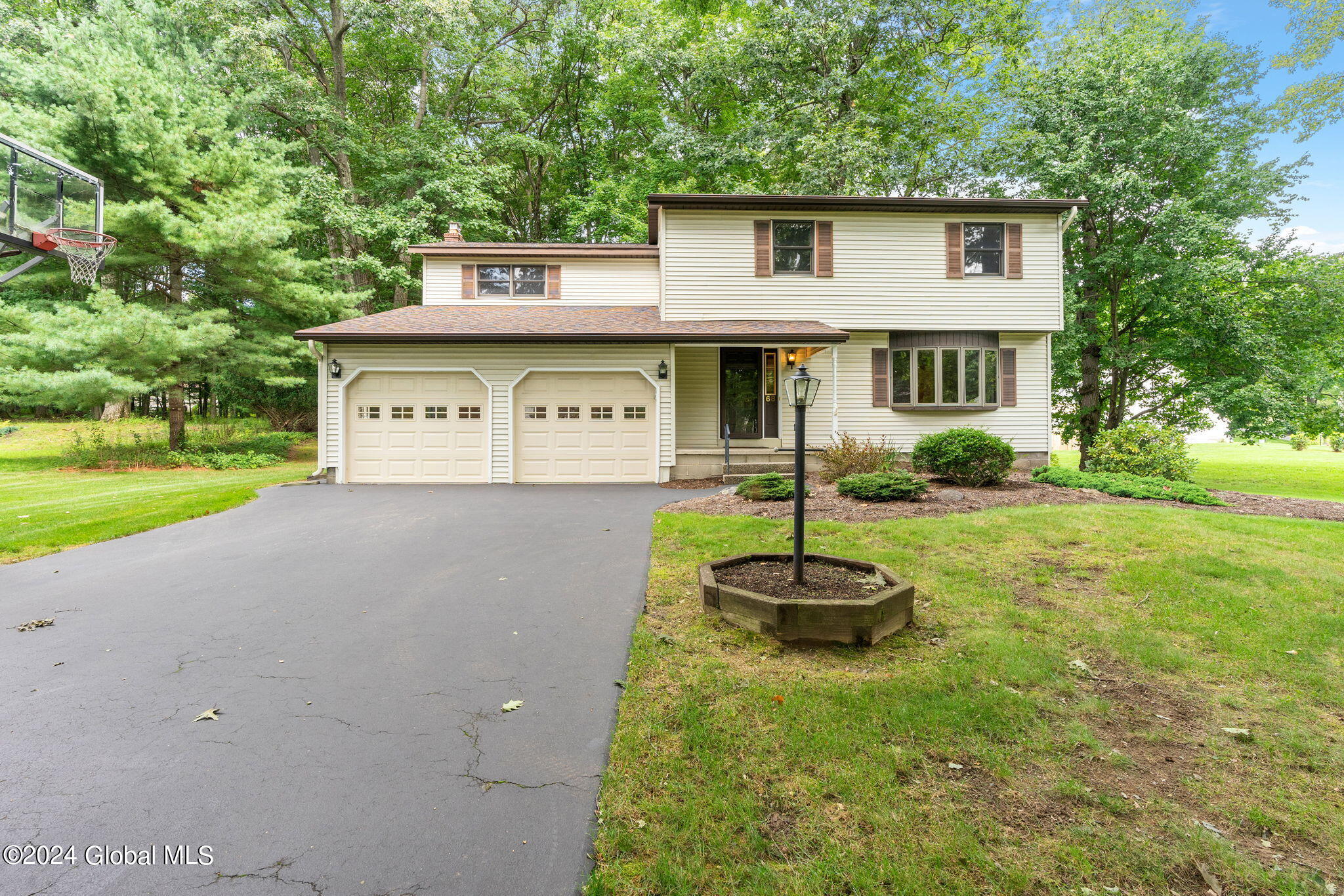 Esopus Dr, Clifton Park, NY 12065