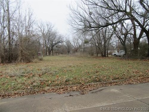 422 W Cherokee Ave, McAlester, OK, 74501-5223 | Card Image