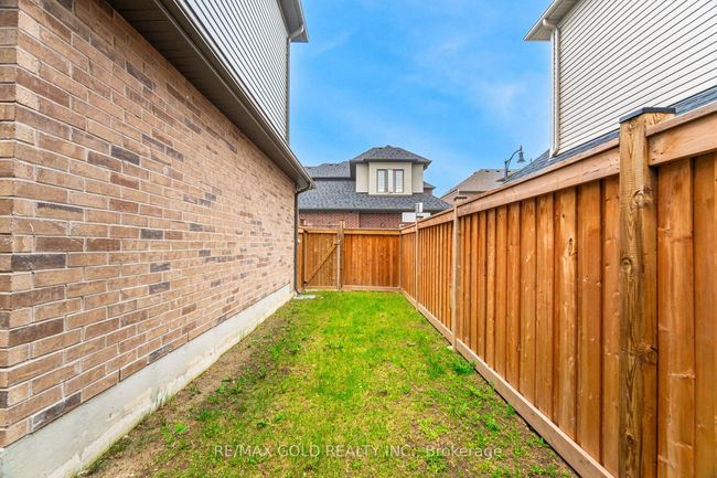 50 Block Rd, House attached with 4 bedrooms, 3 bathrooms and 1 parking in Brampton ON | Image 43