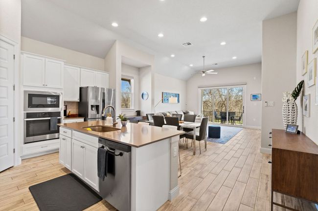193 Raptor Beak Way, House other with 3 bedrooms, 2 bathrooms and 8 parking in Cedar Creek TX | Image 5