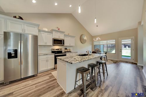 2900 Kings Corner Dr, Lincoln, NE, 68516-6108 | Card Image