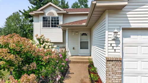 435 8th Ave Ne, Pine City, MN, 55063-1174 | Card Image