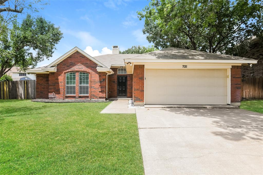Thomas Pl, Watauga, TX 76148