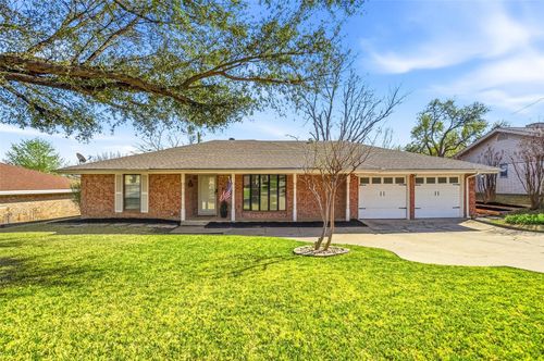 8013 Carrick St, Benbrook, TX, 76116-6940 | Card Image