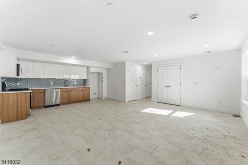 106 Columbia Ave, Newark, NJ, 07106-2104 | Card Image