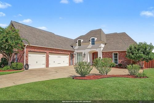 18541 Lake Stream Dr, Greenwell Springs, LA, 70739-4764 | Card Image