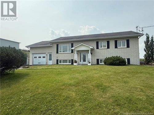 835 Walker St, Grand-Sault/Grand Falls, NB, E3Z1A4 | Card Image