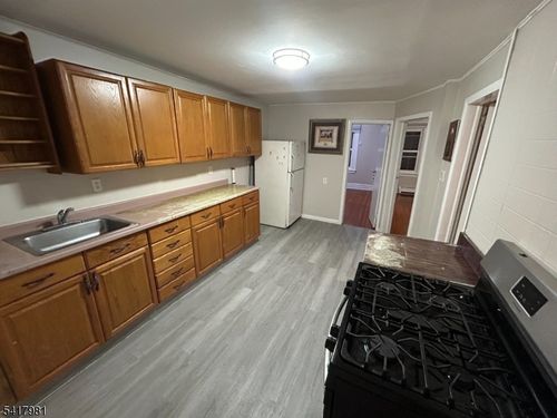 184 Walnut St, Newark, NJ, 07105-1216 | Card Image