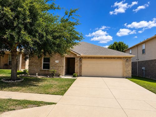 5704 Sapphire Pool Trl, Fort Worth, TX, 76244-5674 | Card Image