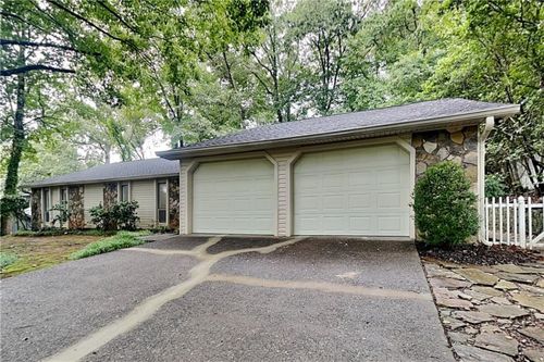 1110 Lake Dr, Roswell, GA, 30075-3454 | Card Image