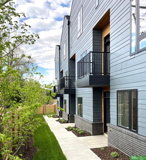 5321 Elmwood Plz, Omaha, NE, 68106-1023 | Card Image