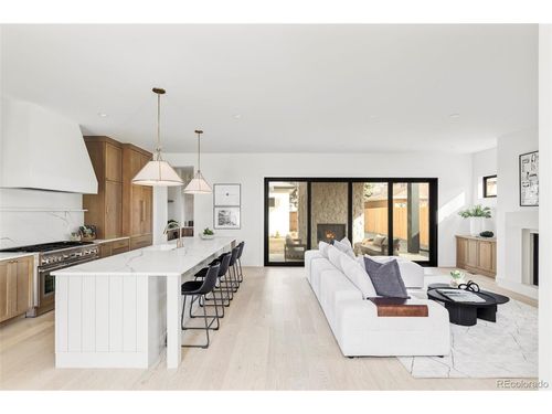 1060 S Garfield St, Denver, CO, 80209-5008 | Card Image