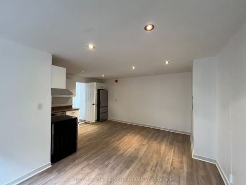 102-557 Markham St, Toronto, ON, M6G2L6 | Card Image