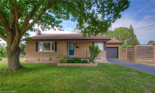 88 Broadmoor Ave, Kitchener, ON, N2C1Y7 | Card Image